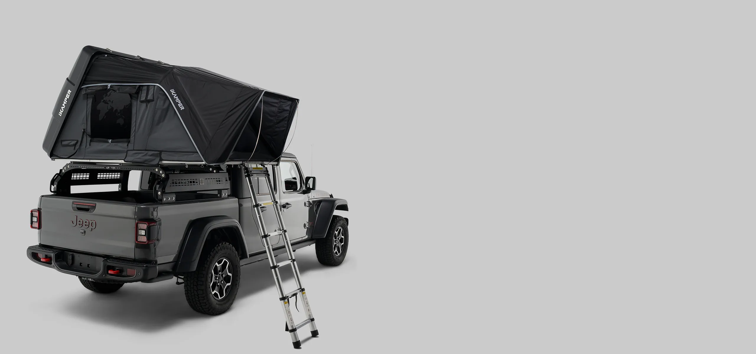 Skycamp 4.0 Duo åpent taktelt på pickup, skrått bakfra